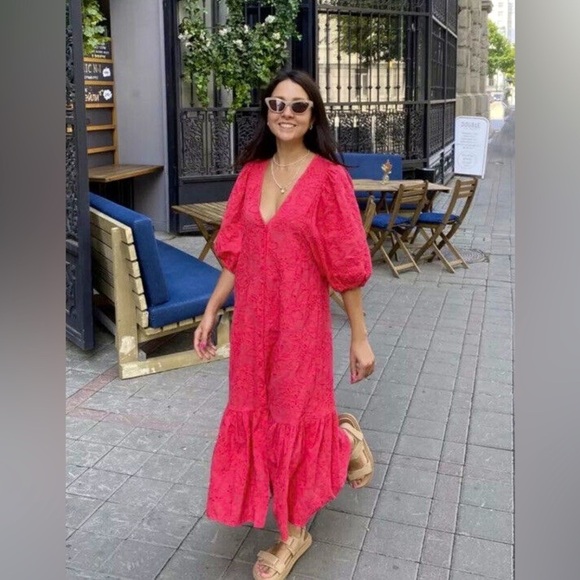 ✨ Host Pick ✨ Zara Embroidered Eyelet Fuscia Marta Blogger Fave Midi Dress - Picture 2 of 10